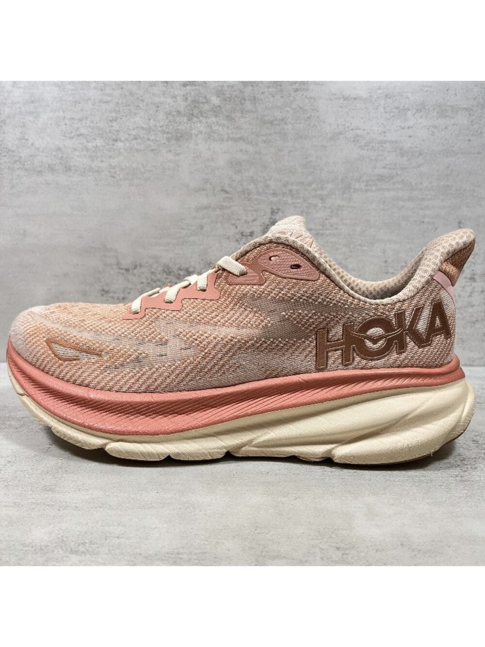 Hoka One One Clifton 9 Running Shoes - Women's Size 8 - Pink Cream